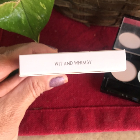 Cosmetics - Picture 3 of 3